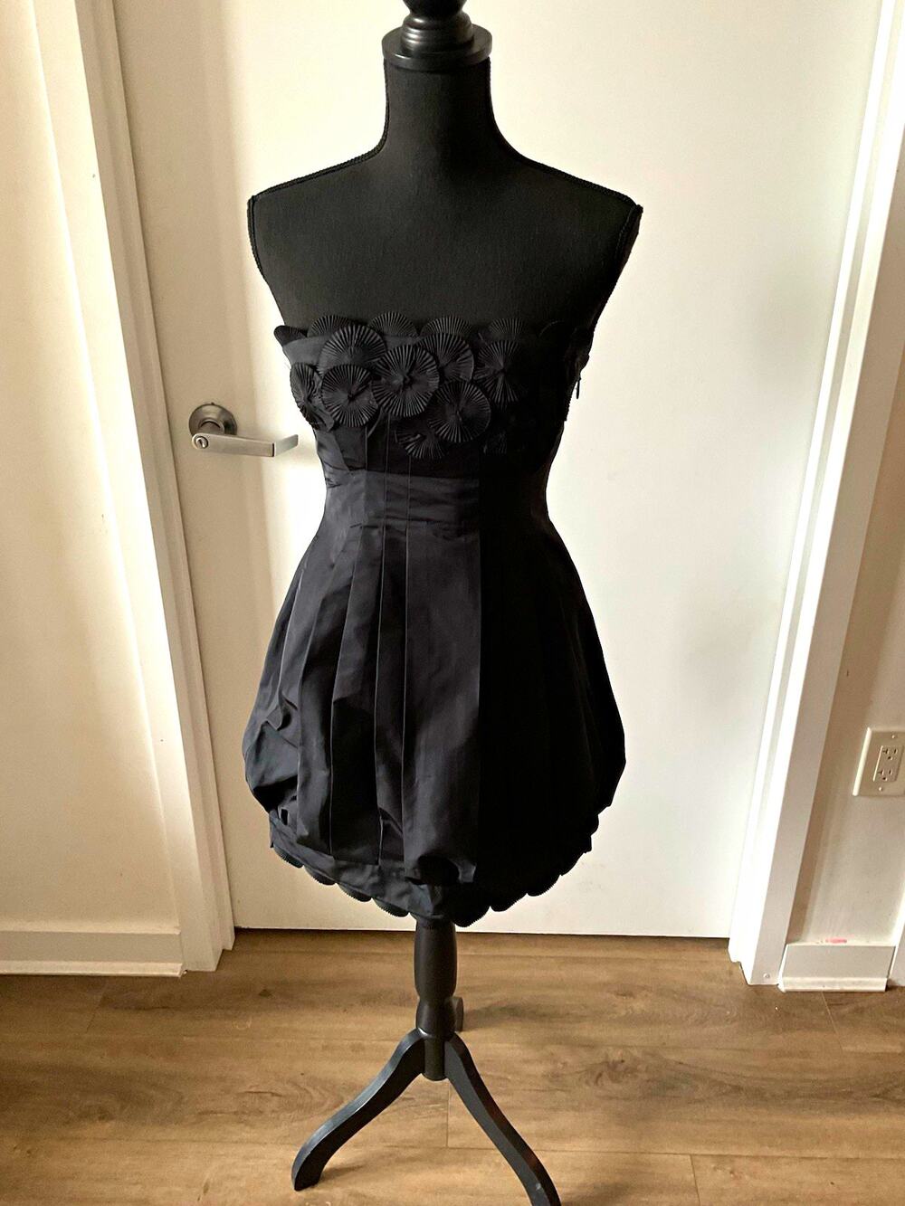BCBGMAXAZRIA Black Strapless Satin Mini Dress Pleated Lined Zip Back Sz 4